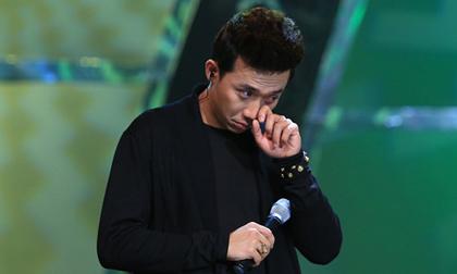 Trấn Thành lại 'mít ướt' trên sân khấu