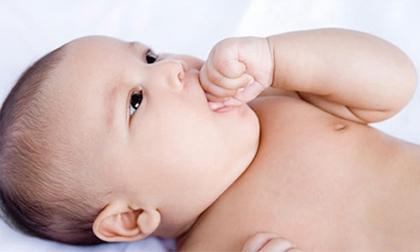 Trẻ nghiền mút tay, nguy hại khôn lường