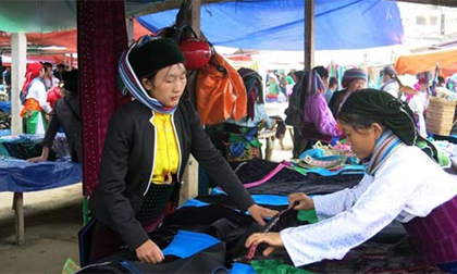 Hàng hóa nào bán chạy nhất ở chợ vùng cao?