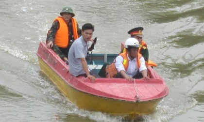 Tích cực tìm kiếm thai phụ lao xe máy xuống sông tự tử