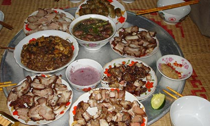 Những món 'sởn gai ốc' trên mâm cỗ cưới của người Việt