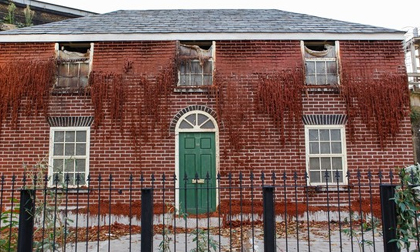 Ngôi nhà tự tan chảy gây cảm giác ám ảnh