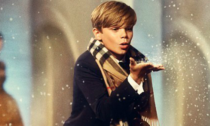 Con trai Beckham chuyên nghiệp khi làm mẫu cho Burberry