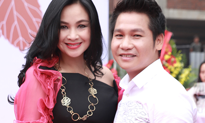 Thanh Lam diện style gợi cảm cuối thu đi chúc mừng Trọng Tấn