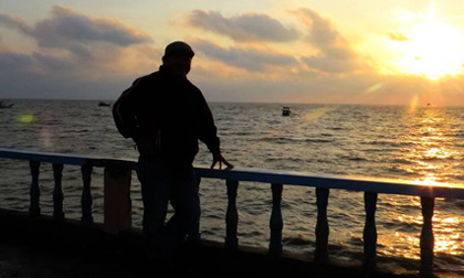 Khi yêu thương nhạt nhòa.