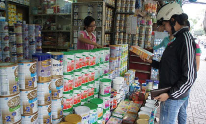 Bộ Tài chính đề nghị giảm giá sữa cho trẻ dưới 6 tuổi