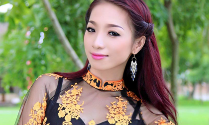 'Bông hồng lai' Lý Thư Kiều duyên dáng trong tà áo dài Việt