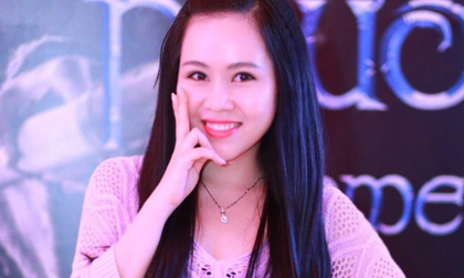 Diễn viên Trương Phương nhí nhảnh tại rạp chiếu phim