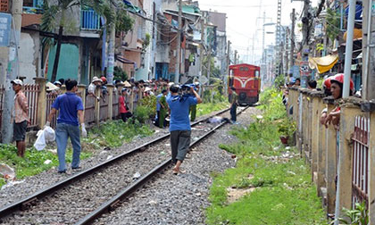 Lao vào đoàn tàu tự tử, thi thể không còn nguyên vẹn