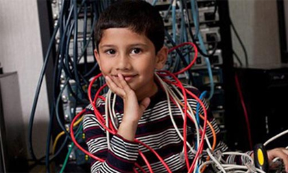 Bé trai 5 tuổi làm chuyên gia máy tính của Microsoft