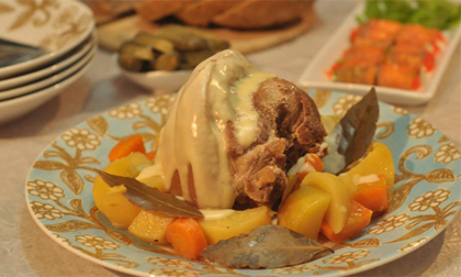 Cuối tuần đổi món với chân giò hầm kiểu Đức