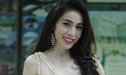 Thủy Tiên khoe vai trần gợi cảm trước 17.000 khán giả