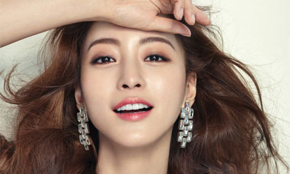 Han Ye Seul khoe nhan sắc rạng rỡ với trang sức