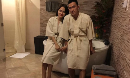 Hương Giang Idol khoe ảnh đi xông hơi tình tứ với bạn trai