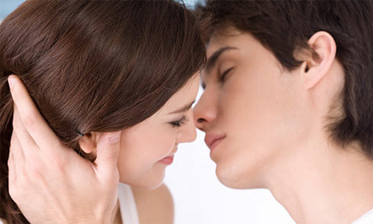 Tiết lộ điều khủng khiếp ít biết về nụ hôn