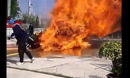 Lính cứu hỏa bốc cháy trong buổi diễn tập