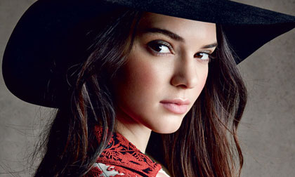 Ngắm em gái Kim 'siêu vòng ba' trẻ trung và cá tính