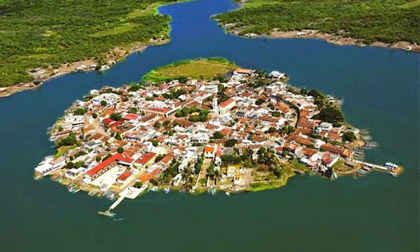 Ghé thăm ngôi làng trên hòn đảo nhân tạo ở Mexico