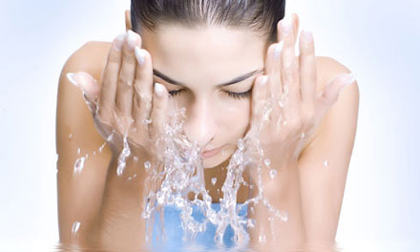 Sai lầm nghiêm trọng khi rửa mặt vào mùa đông