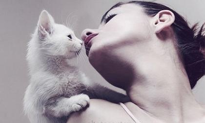 Cuộc đời không trả cát xê, sao em phải diễn?