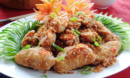 Thưởng thức cánh gà chiên tỏi ớt