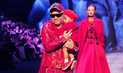 Đỗ Mạnh Cường 'xác lập' kỷ lục mới trong làng thời trang Việt