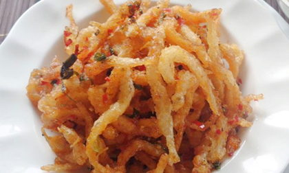 Cá cơm chiên tỏi ớt ngon cơm ngày lạnh