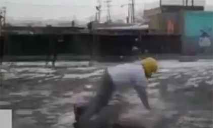 Chết cười với trò nổ túi khí