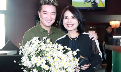 Đàm Vĩnh Hưng đưa siêu xe 40 tỷ lên sân khấu trong liveshow cuối năm