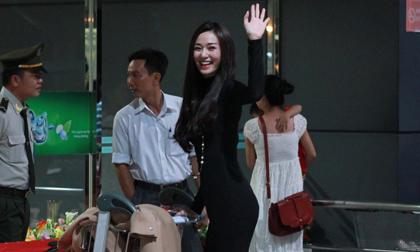 Khánh My diện 'cây' đen sang Anh dự “Victoria's Secret Show” lúc nửa đêm