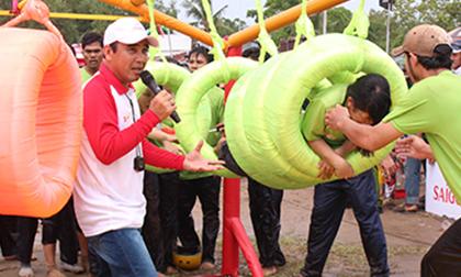 Quyền Linh khàn cả cổ vì trò chơi dân gian