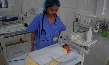 Sản phụ 9X đẻ rơi thai nhi xuống bồn cầu