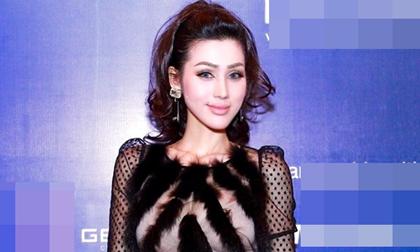 Maria Đinh Phương Ánh gây chú ý với 'cây' hàng hiệu gần 150 triệu