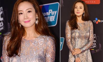 Choi Ji Woo đẹp hút hồn trên thảm đỏ ở tuổi 40