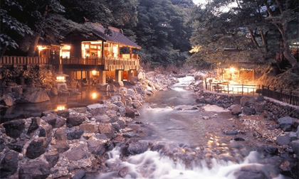 Xua tan giá lạnh với những suối nước nóng tuyệt vời nhất thế giới  