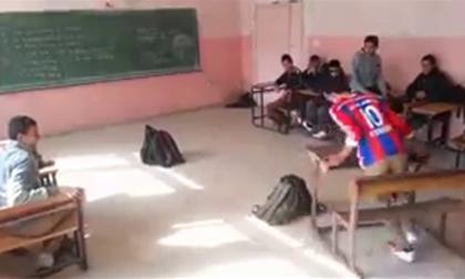 Fan Bayern Munich 'úp cua' bụi mù lớp học