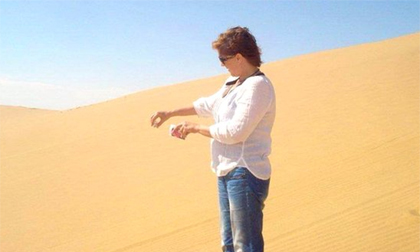 Rải tro cốt con trai khắp 100 quốc gia