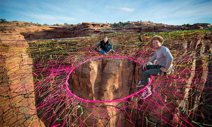 Lắp mạng nhện trên hẻm núi cao 130m để nhảy múa, ngắm cảnh