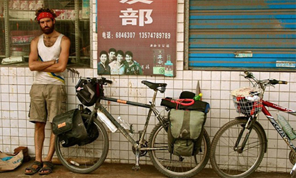 Chàng trai đạp xe qua 61 nước trong 4 năm