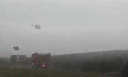 Choáng ngợp với tuyệt chiêu bốc hàng của trực thăng