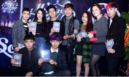 Sơn Paris “muốn khóc thật to” trong vòng vây độc giả