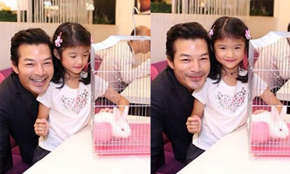 Con gái Trần Bảo Sơn thích thú vì được bố tặng thú cưng