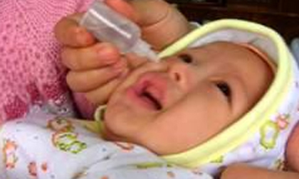 Những mẹo chữa bệnh sai lầm làm hại con mà nhiều mẹ mắc phải