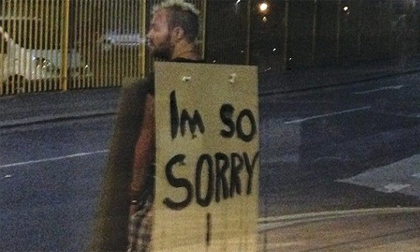 Những màn xin lỗi người yêu 'không đỡ nổi' trong năm 2014