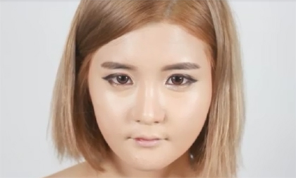 Tỏa sáng đêm Noel với kiểu trang điểm mắt đính đá