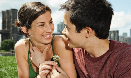 Anh chàng ‘xấu trai’ và bí quyết cưới được vợ đẹp