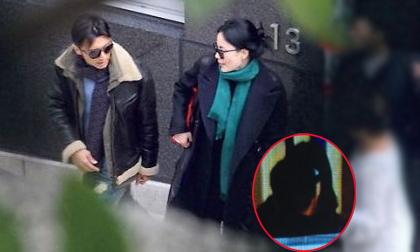 Phong - Phi lại bị bắt quả tang khi đang say sưa hôn nhau