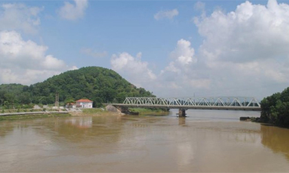 Thi thể bị buộc tay chân trôi trên sông Mã