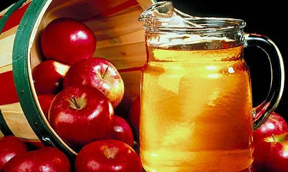 Làm đẹp cho da và tóc với giấm táo  