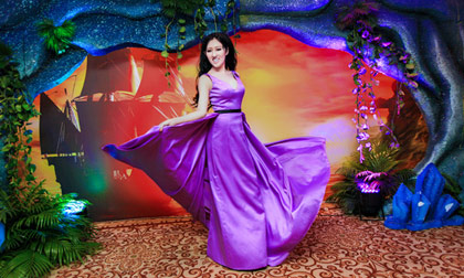 Hoa hậu Huỳnh Thuý Anh nổi bật quyến rũ đêm hội 'Doanh nhân dạ vũ '